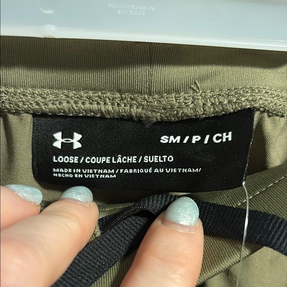 Under Armour Green Joggers with Tapered Leg Design - Picture 4 of 7